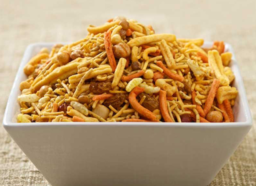 On-the-Go Delights: Top Indian Snacks for Travel 6 On-the-Go Delights: Top Indian Snacks for Travel